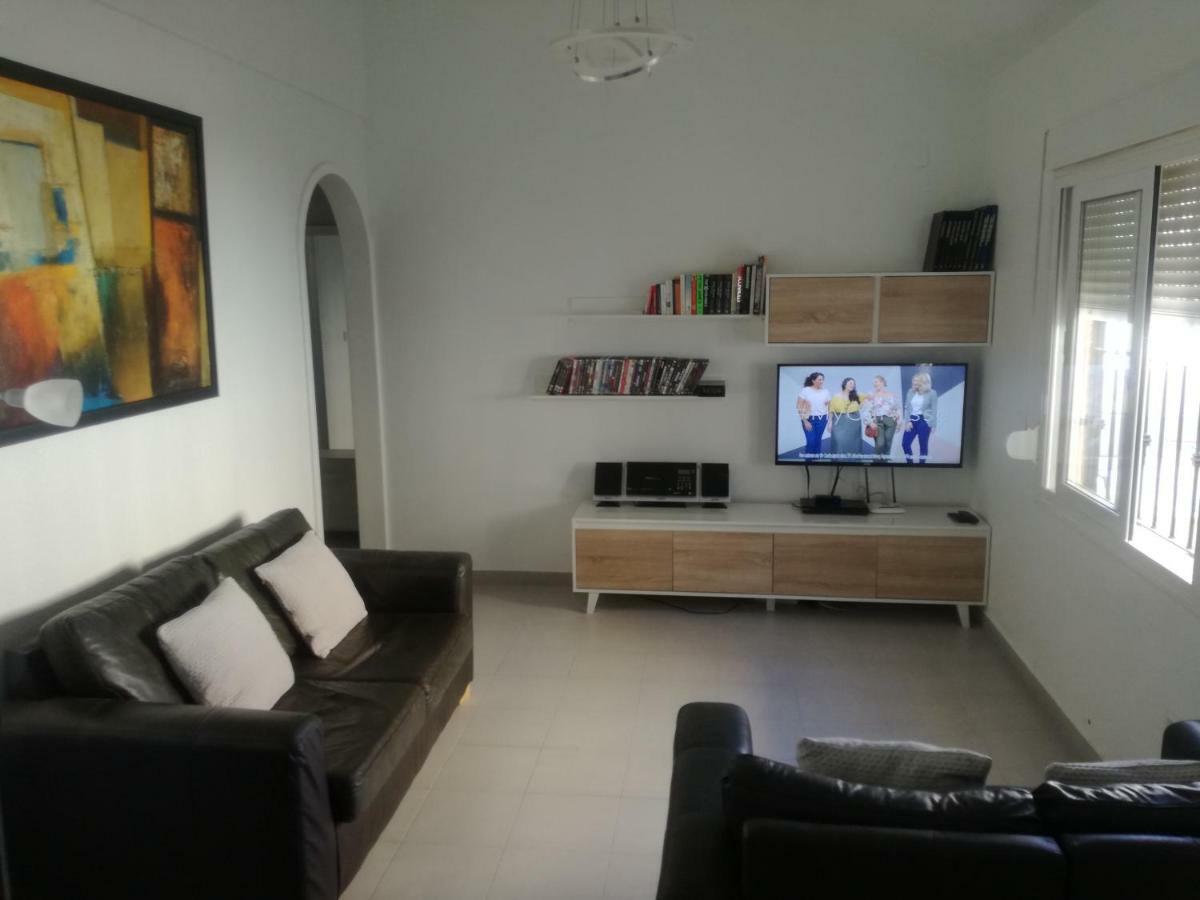 2 Bedroom Newly Renovated Close To Bars & Restaurants Holiday home *