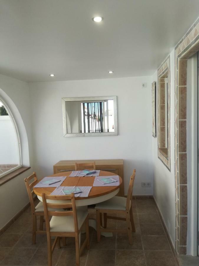 2 Bedroom Newly Renovated Close To Bars Restaurants Holiday home