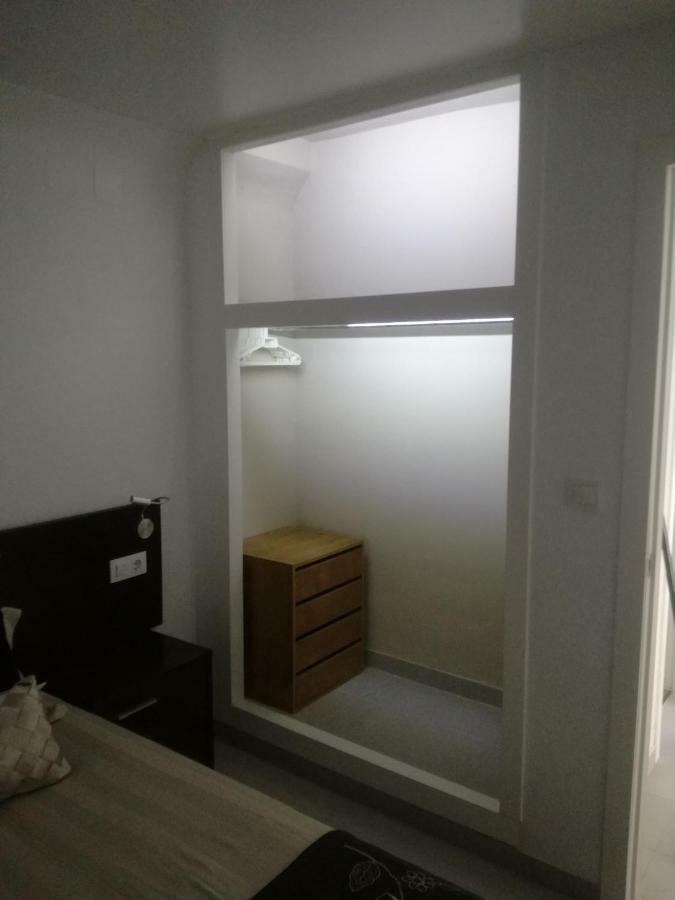 2 Bedroom Newly Renovated Close To Bars Restaurants *